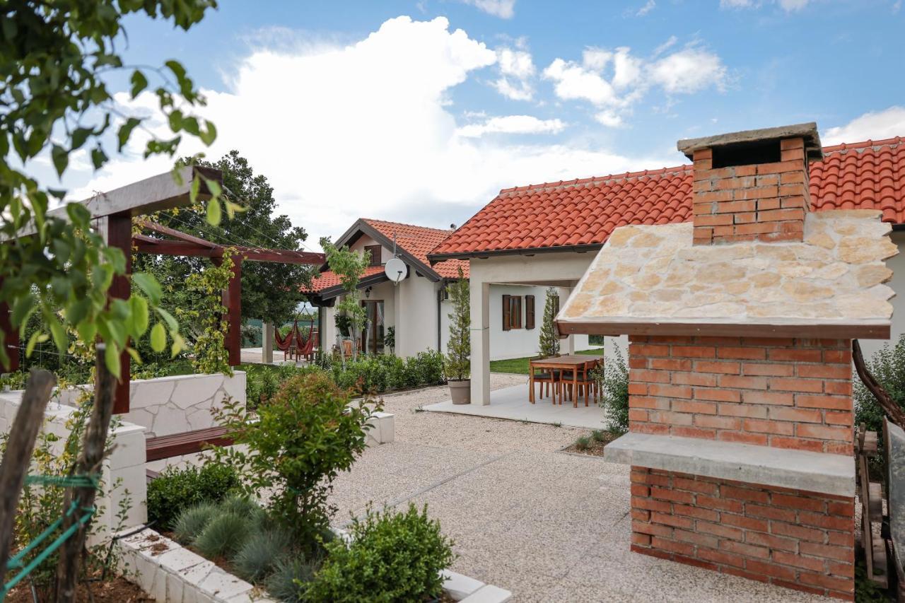 Villa Ena With Pool & Jacuzzi Donji Kasic Exteriér fotografie